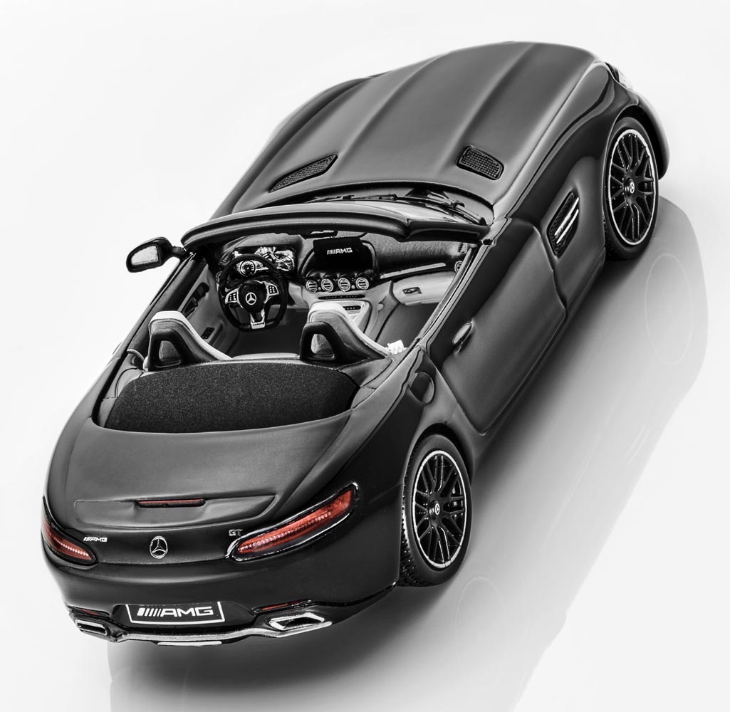 Модель автомобиля Mercedes-AMG GT родстер