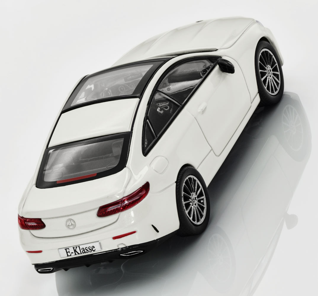 Модель Mercedes-Benz E-Class Coupé (C238),AMG Line, Scale 1:43, Designo Diamond White Bright